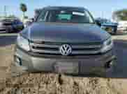 2016 Volkswagen Tiguan S с VIN WVGAV7AX4GW580849, выставлен на аукционе Copart как лот 82658425 с пробегом 106 925 миль миль и Чистый • Clean title. История ставок и продаж доступна на DreamBid. Изображение 5.