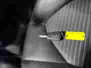 2021 Toyota Camry SE z VIN 4T1G11AKXMU471598, wystawiony jako IAAI lot #43060273 z przebiegiem 87 450 mil mil oraz . Historia ofert i sprzedaży dostępna na DreamBid. Obrazek 11.