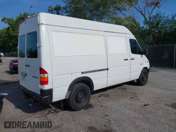 2005 Dodge Sprinter with VIN WD2PD644455752618, listed as a IAAI auction lot 42846836 with 300,216 mi miles and . Bid and sale history available at DreamBid. Image 4.
