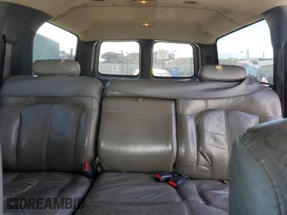 2000 Chevrolet Suburban LS z VIN 3GNGK26U2YG222505, wystawiony jako Copart lot #74813244 z przebiegiem 311 269 mil mil oraz Szkoda całkowita • Salvage title. Historia ofert i sprzedaży dostępna na DreamBid. Obrazek 10.