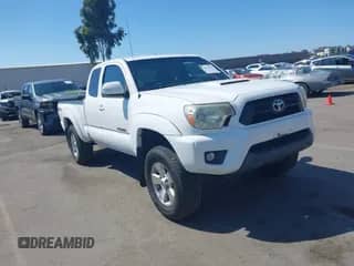 2015 Toyota Tacoma PreRunner with VIN 5TFTU4GN7FX068709, listed as a IAAI auction lot 43155729 with 216,169 mi miles and . Bid and sale history available at DreamBid. Image 1.