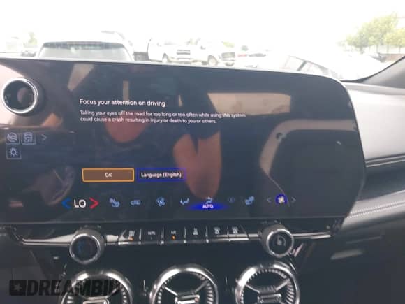 2024 Chevrolet Blazer EV eAWD LT z VIN 3GNKDBRJ3RS214935, wystawiony jako IAAI lot #42608822 z przebiegiem 5 857 mil mil oraz . Historia ofert i sprzedaży dostępna na DreamBid. Obrazek 19.