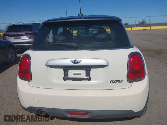 2015 MINI Hardtop with VIN WMWXM5C51FT942280, listed as a IAAI auction lot 43426392 with 55,639 mi miles and . Bid and sale history available at DreamBid. Image 16.