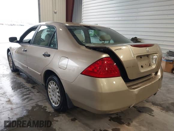 2007 Honda Accord VP с VIN 1HGCM56177A109026, выставлен на аукционе IAAI как лот 43065171 с пробегом 213 855 миль миль и . История ставок и продаж доступна на DreamBid. Изображение 3.