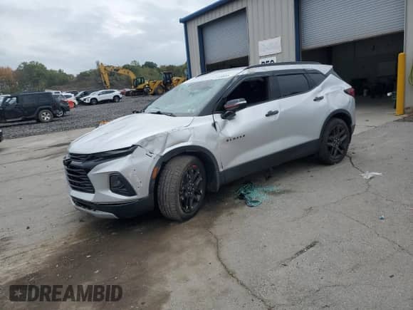 2020 Chevrolet Blazer LT z VIN 3GNKBHRS1LS701110, wystawiony jako Copart lot #81090055 z przebiegiem Nie podano mil oraz Szkoda całkowita • Salvage title. Historia ofert i sprzedaży dostępna na DreamBid. Obrazek 1.