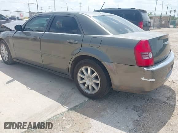 2008 Chrysler 300 Limited с VIN 2C3KA33G68H255957, выставлен на аукционе IAAI как лот 42736558 с пробегом Не указан миль и . История ставок и продаж доступна на DreamBid. Изображение 3.