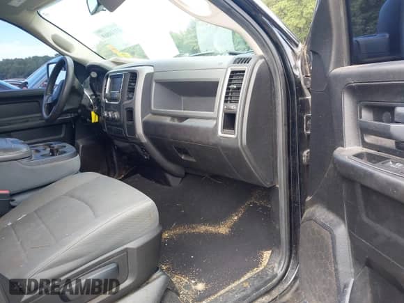 2014 Ram 1500 Express z VIN 1C6RR6FT8ES113103, wystawiony jako IAAI lot #43118869 z przebiegiem 170 043 mil mil oraz . Historia ofert i sprzedaży dostępna na DreamBid. Obrazek 5.