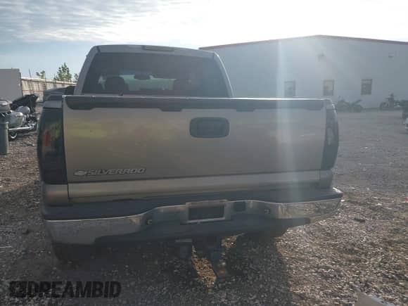 2006 Chevrolet Silverado 1500 LT3 с VIN 2GCEK13N661175766, выставлен на аукционе IAAI как лот 43435293 с пробегом 239 465 миль миль и . История ставок и продаж доступна на DreamBid. Изображение 17.