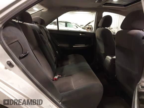 2002 Toyota Camry LE z VIN 4T1BE32K02U033310, wystawiony jako IAAI lot #42586585 z przebiegiem 154 658 mil mil oraz . Historia ofert i sprzedaży dostępna na DreamBid. Obrazek 8.