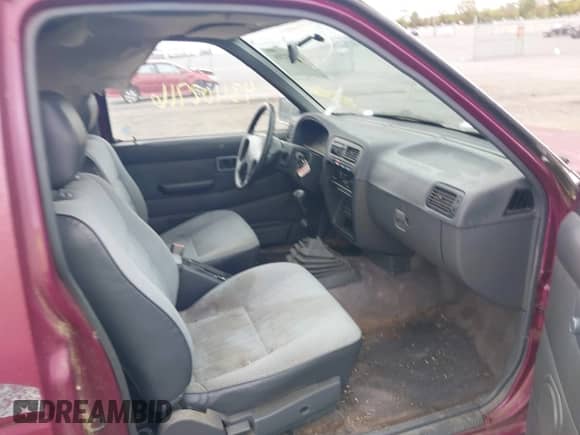 1995 Nissan Frontier SE z VIN 1N6HD16Y2SC357656, wystawiony jako IAAI lot #43402716 z przebiegiem 108 692 mil mil oraz . Historia ofert i sprzedaży dostępna na DreamBid. Obrazek 5.
