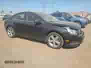 2014 Chevrolet Cruze 2LT z VIN 1G1PE5SB7E7134961, wystawiony jako Copart lot #80958165 z przebiegiem 154 313 mil mil oraz Szkoda całkowita • Salvage title. Historia ofert i sprzedaży dostępna na DreamBid. Obrazek 4.