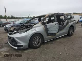 2021 Toyota Sienna LE with VIN 5TDKRKEC4MS068009, listed as a Copart auction lot 69782045 with Not provided miles and Salvage title. Bid and sale history available at DreamBid. Image 1.