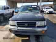1998 Toyota Tacoma z VIN 4TAWM72N8WZ144489, wystawiony jako Copart lot #46682875 z przebiegiem 238 124 mil mil oraz Czysty tytuł • Clean title. Historia ofert i sprzedaży dostępna na DreamBid. Obrazek 5.