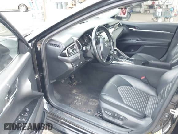 2020 Toyota Camry SE z VIN 4T1G11AK4LU342383, wystawiony jako IAAI lot #43019876 z przebiegiem 111 118 mil mil oraz . Historia ofert i sprzedaży dostępna na DreamBid. Obrazek 5.