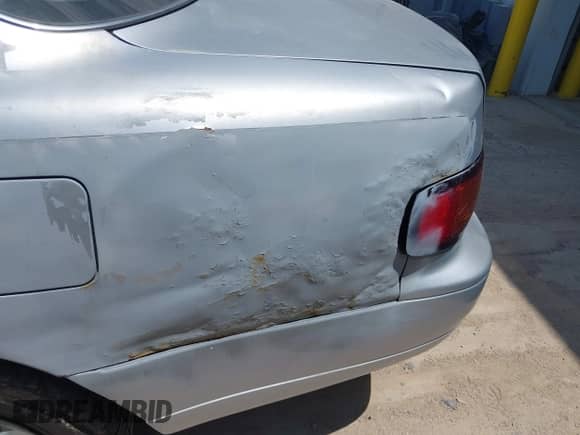 1996 Toyota Camry DX with VIN JT2BG12K9T0355173, listed as a IAAI auction lot 42441141 with 179,225 mi miles and . Bid and sale history available at DreamBid. Image 6.