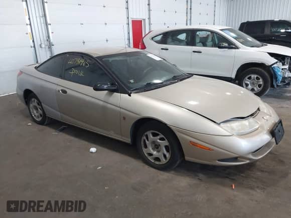 2001 Saturn SC с VIN 1G8ZP12841Z300417, выставлен на аукционе IAAI как лот 42731965 с пробегом 151 041 миль миль и . История ставок и продаж доступна на DreamBid. Изображение 1.