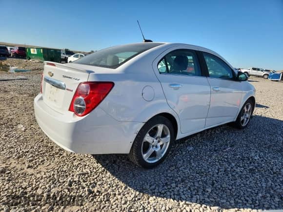 2015 Chevrolet Sonic LTZ с VIN 1G1JE5SB3F4105434, выставлен на аукционе Copart как лот 82639035 с пробегом 125 508 миль миль и Чистый • Clean title. История ставок и продаж доступна на DreamBid. Изображение 3.