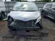 2015 Toyota Sienna LE z VIN 5TDJK3DC5FS125313, wystawiony jako Copart lot #68754505 z przebiegiem 121 490 mil mil oraz Szkoda całkowita • Salvage title. Historia ofert i sprzedaży dostępna na DreamBid. Obrazek 5.