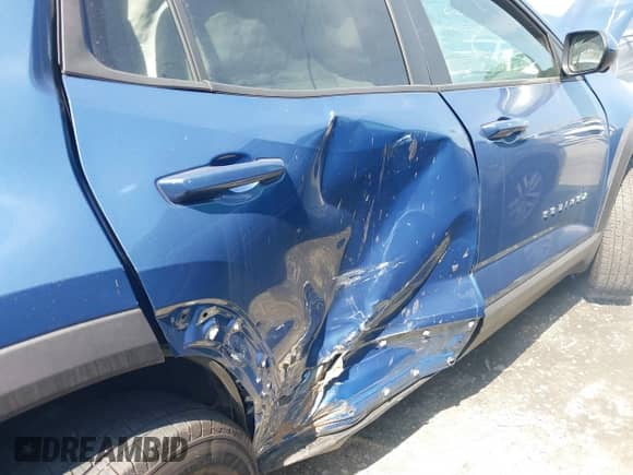 2025 Chevrolet Equinox FWD LT с VIN 3GNAXHEG7SL163908, выставлен на аукционе IAAI как лот 41472086 с пробегом 4 835 миль миль и . История ставок и продаж доступна на DreamBid. Изображение 12.