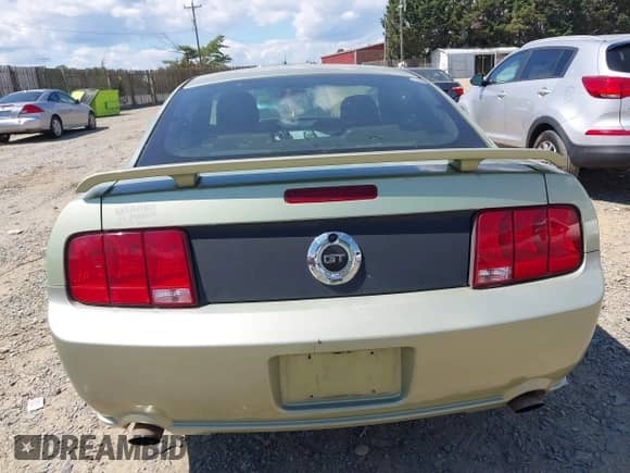 2006 Ford Mustang GT Deluxe с VIN 1ZVHT82H365156215, выставлен на аукционе IAAI как лот 43117357 с пробегом 227 291 миль миль и . История ставок и продаж доступна на DreamBid. Изображение 16.