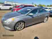 2014 Hyundai Sonata SE с VIN 5NPEC4AB6EH932346, выставлен на аукционе Copart как лот 80458635 с пробегом 121 024 миль миль и Чистый • Clean title. История ставок и продаж доступна на DreamBid. Изображение 1.