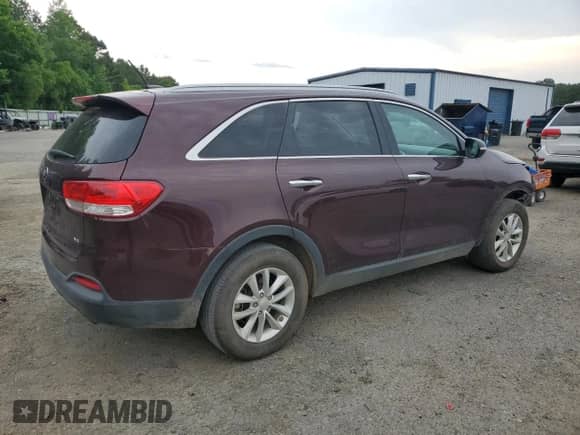 2017 Kia Sorento LX z VIN 5XYPG4A59HG320290, wystawiony jako Copart lot #58535205 z przebiegiem 133 142 mil mil oraz Szkoda całkowita • Salvage title. Historia ofert i sprzedaży dostępna na DreamBid. Obrazek 3.