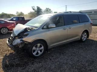 2015 Toyota Sienna LE with VIN 5TDKK3DCXFS551597, listed as a Copart auction lot 71127105 with 160,738 mi miles and Salvage title. Bid and sale history available at DreamBid. Image 1.