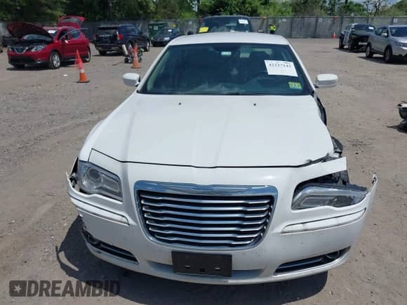 2014 Chrysler 300 z VIN 2C3CCARG8EH201274, wystawiony jako IAAI lot #42227142 z przebiegiem 151 514 mil mil oraz . Historia ofert i sprzedaży dostępna na DreamBid. Obrazek 12.