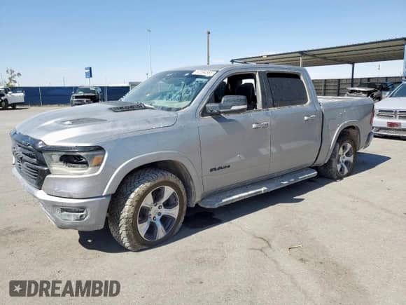 2021 Ram 1500 Laramie z VIN 1C6RREJT2MN593816, wystawiony jako Copart lot #62094565 z przebiegiem 59 825 mil mil oraz Szkoda całkowita • Salvage title. Historia ofert i sprzedaży dostępna na DreamBid. Obrazek 1.