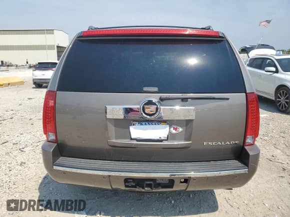 2013 Cadillac Escalade Luxury with VIN 1GYS4BEF4DR232649, listed as a Copart auction lot 68295185 with 118,626 mi miles and Salvage title. Bid and sale history available at DreamBid. Image 6.