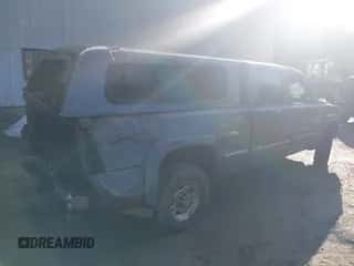 2001 Chevrolet Silverado 1500HD LS z VIN 1GCGC13U61F203824, wystawiony jako IAAI lot #40522607 z przebiegiem 184 315 mil mil oraz . Historia ofert i sprzedaży dostępna na DreamBid. Obrazek 4.