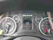 2022 Ram 1500 Big Horn z VIN 1C6RRFFG3NN258356, wystawiony jako IAAI lot #42181879 z przebiegiem 72 696 mil mil oraz . Historia ofert i sprzedaży dostępna na DreamBid. Obrazek 7.