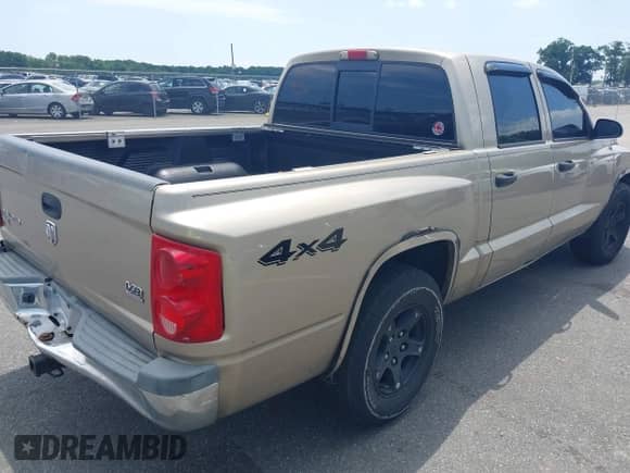 2005 Dodge Dakota SLT with VIN 1D7HW48N95S269592, listed as a IAAI auction lot 42675637 with 153,456 mi miles and . Bid and sale history available at DreamBid. Image 13.
