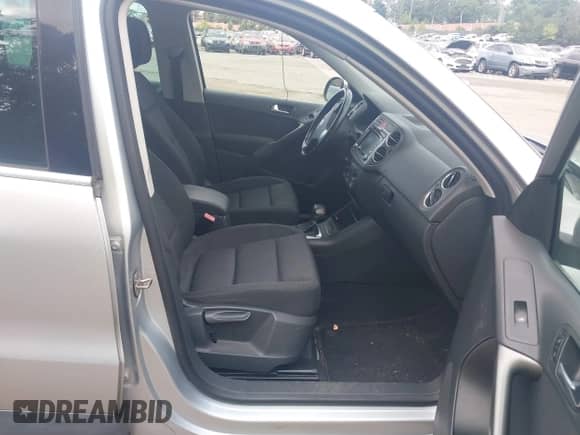 2009 Volkswagen Tiguan SE с VIN WVGBV75N99W527290, выставлен на аукционе IAAI как лот 43121836 с пробегом 123 742 миль миль и . История ставок и продаж доступна на DreamBid. Изображение 5.