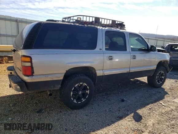 2002 Chevrolet Suburban LS with VIN 1GNFK16Z32J329649, listed as a Copart auction lot 46812625 with 263,117 mi miles and Clean title. Bid and sale history available at DreamBid. Image 3.