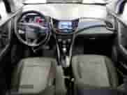 2018 Chevrolet Trax LT z VIN 3GNCJPSB5JL166396, wystawiony jako Copart lot #85866545 z przebiegiem 165 444 mil mil oraz Czysty tytuł • Clean title. Historia ofert i sprzedaży dostępna na DreamBid. Obrazek 8.