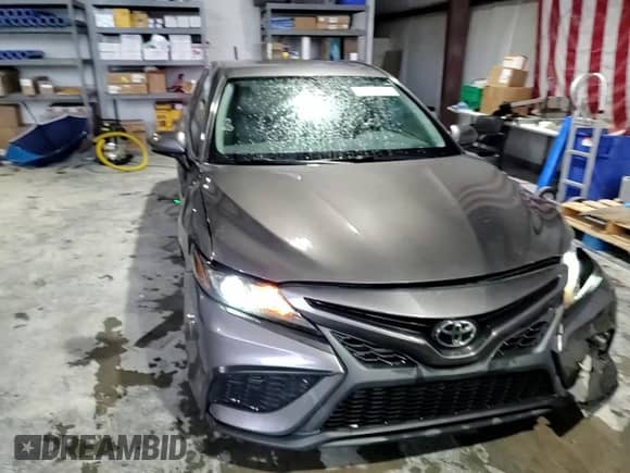 2021 Toyota Camry SE z VIN 4T1G11AK3MU580503, wystawiony jako Copart lot #58383895 z przebiegiem 52 516 mil mil oraz Szkoda całkowita • Salvage title. Historia ofert i sprzedaży dostępna na DreamBid. Obrazek 13.