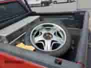 2005 GMC Sierra 1500 SLT z VIN 2GTEC13T351177047, wystawiony jako Copart lot #53577335 z przebiegiem 77 932 mil mil oraz Szkoda całkowita • Salvage title. Historia ofert i sprzedaży dostępna na DreamBid. Obrazek 12.