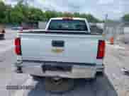 2015 Chevrolet Silverado 2500HD Work Truck z VIN 1GC2KUEG6FZ514228, wystawiony jako IAAI lot #42802030 z przebiegiem 149 209 mil mil oraz . Historia ofert i sprzedaży dostępna na DreamBid. Obrazek 16.