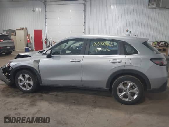 2024 Honda HR-V LX z VIN 3CZRZ2H31RM756478, wystawiony jako IAAI lot #42372882 z przebiegiem 10 166 mil mil oraz . Historia ofert i sprzedaży dostępna na DreamBid. Obrazek 15.