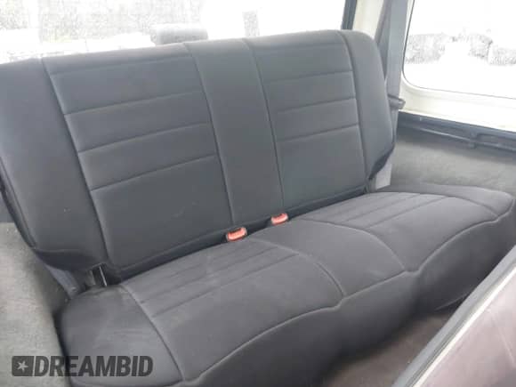 2002 Jeep Wrangler Sport z VIN 1J4FA49S02P708112, wystawiony jako IAAI lot #43374001 z przebiegiem 252 386 mil mil oraz . Historia ofert i sprzedaży dostępna na DreamBid. Obrazek 8.