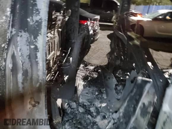 2021 Chevrolet Silverado 1500 RST с VIN 1GCRYEEK2MZ416835, выставлен на аукционе Copart как лот 62431315 с пробегом Не указан миль и На запчасти • Non repairable. История ставок и продаж доступна на DreamBid. Изображение 11.