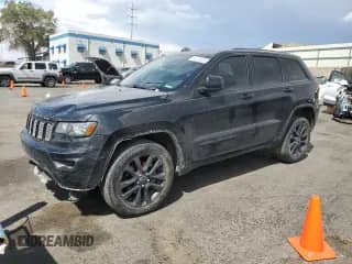 2018 Jeep Grand Cherokee Upland z VIN 1C4RJFAG0JC157028, wystawiony jako Copart lot #65230305 z przebiegiem 126 267 mil mil oraz Szkoda całkowita • Salvage title. Historia ofert i sprzedaży dostępna na DreamBid. Obrazek 1.