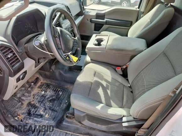 2017 Ford F-150 XL z VIN 1FTMF1C88HKC89927, wystawiony jako Copart lot #84036025 z przebiegiem 220 509 mil mil oraz Szkoda całkowita • Salvage title. Historia ofert i sprzedaży dostępna na DreamBid. Obrazek 7.