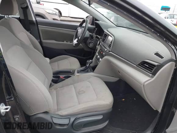 2020 Hyundai Elantra SEL z VIN 5NPD84LF7LH571476, wystawiony jako IAAI lot #43203656 z przebiegiem 81 832 mil mil oraz . Historia ofert i sprzedaży dostępna na DreamBid. Obrazek 5.