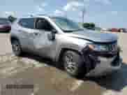 2019 Jeep Compass Latitude z VIN 3C4NJCBB3KT769536, wystawiony jako Copart lot #68518575 z przebiegiem 115 621 mil mil oraz Szkoda całkowita • Salvage title. Historia ofert i sprzedaży dostępna na DreamBid. Obrazek 4.