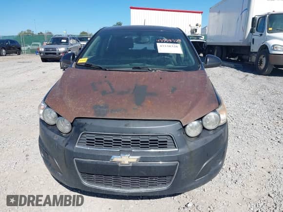 2015 Chevrolet Sonic LS с VIN 1G1JA6SH0F4145993, выставлен на аукционе IAAI как лот 43338328 с пробегом 136 855 миль миль и . История ставок и продаж доступна на DreamBid. Изображение 6.