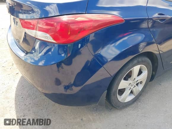 2013 Hyundai Elantra GLS z VIN KMHDH4AE3DU873926, wystawiony jako IAAI lot #43389448 z przebiegiem 116 156 mil mil oraz . Historia ofert i sprzedaży dostępna na DreamBid. Obrazek 13.