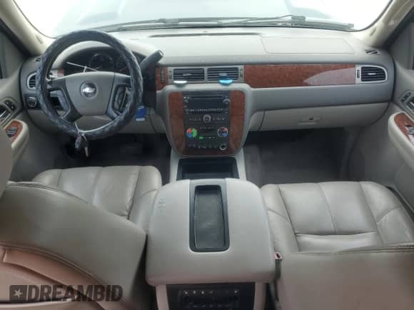 2008 Chevrolet Tahoe 3LT z VIN 1GNFC13J18J186690, wystawiony jako Copart lot #80031475 z przebiegiem Nie podano mil oraz Szkoda całkowita • Salvage title. Historia ofert i sprzedaży dostępna na DreamBid. Obrazek 8.