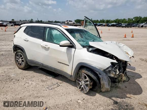 2019 Jeep Compass Altitude z VIN 3C4NJCBB6KT743058, wystawiony jako Copart lot #65037395 z przebiegiem Nie podano mil oraz Szkoda całkowita • Salvage title. Historia ofert i sprzedaży dostępna na DreamBid. Obrazek 4.